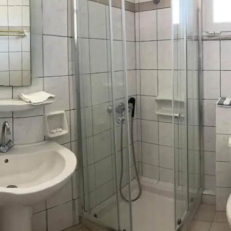 Nafsika ホテル 2*